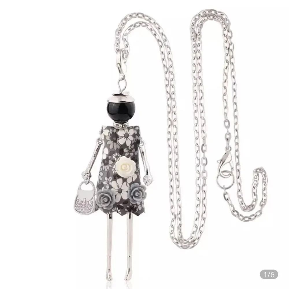 CUTE GRAY Black & White Fashionista doll Necklace!